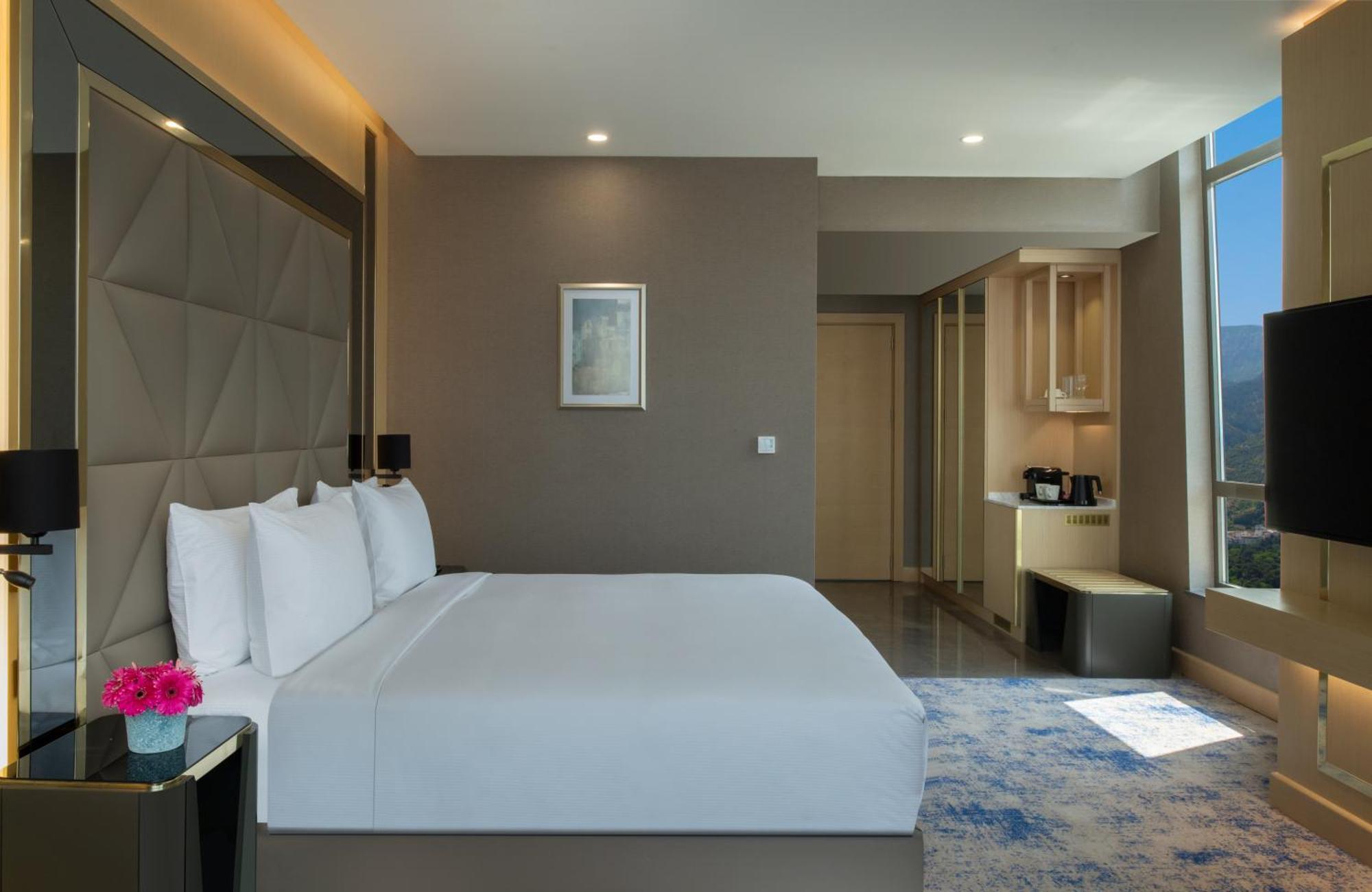 Doubletree By Hilton Manisa Hotell Exteriör bild