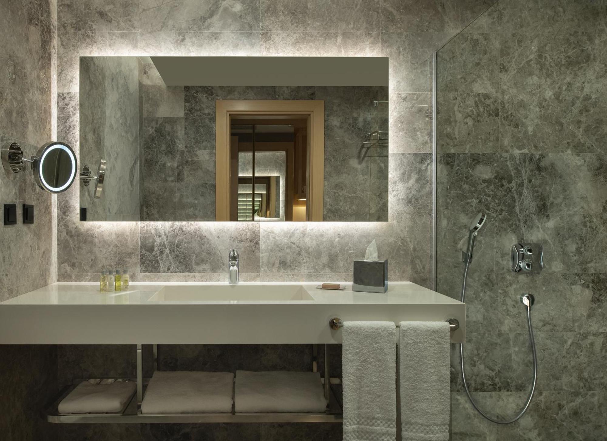 Doubletree By Hilton Manisa Hotell Exteriör bild