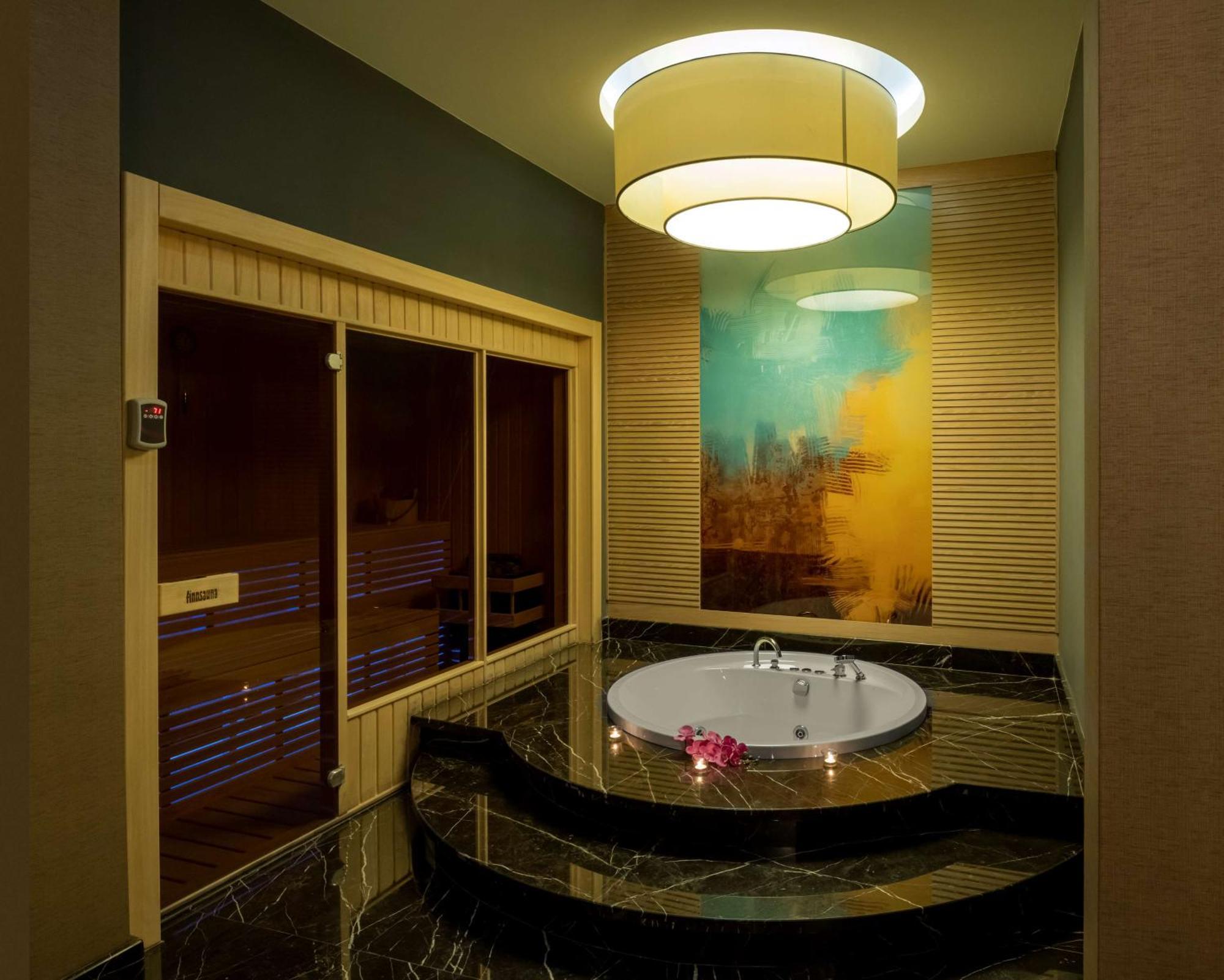 Doubletree By Hilton Manisa Hotell Exteriör bild
