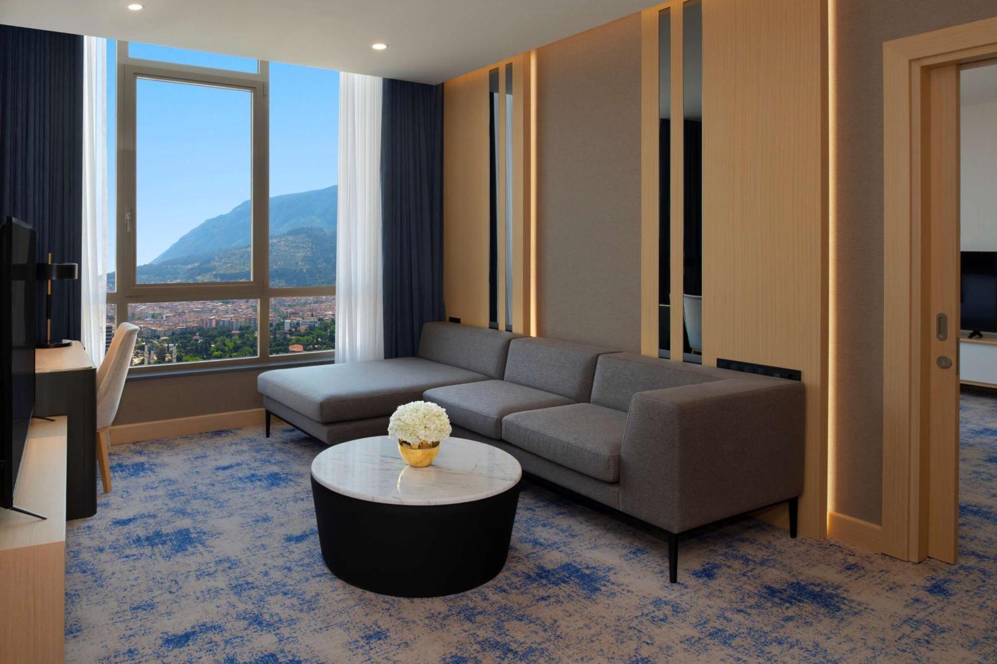 Doubletree By Hilton Manisa Hotell Exteriör bild