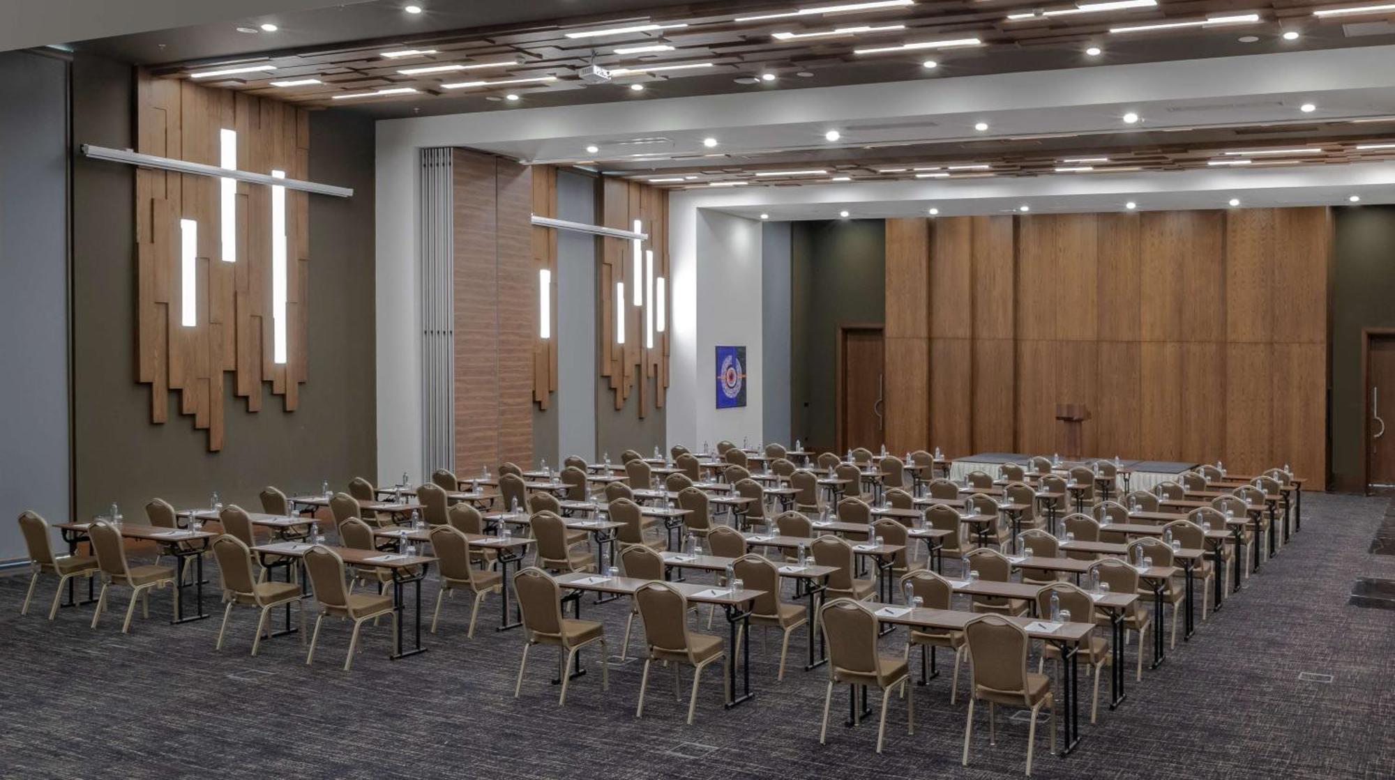 Doubletree By Hilton Manisa Hotell Exteriör bild