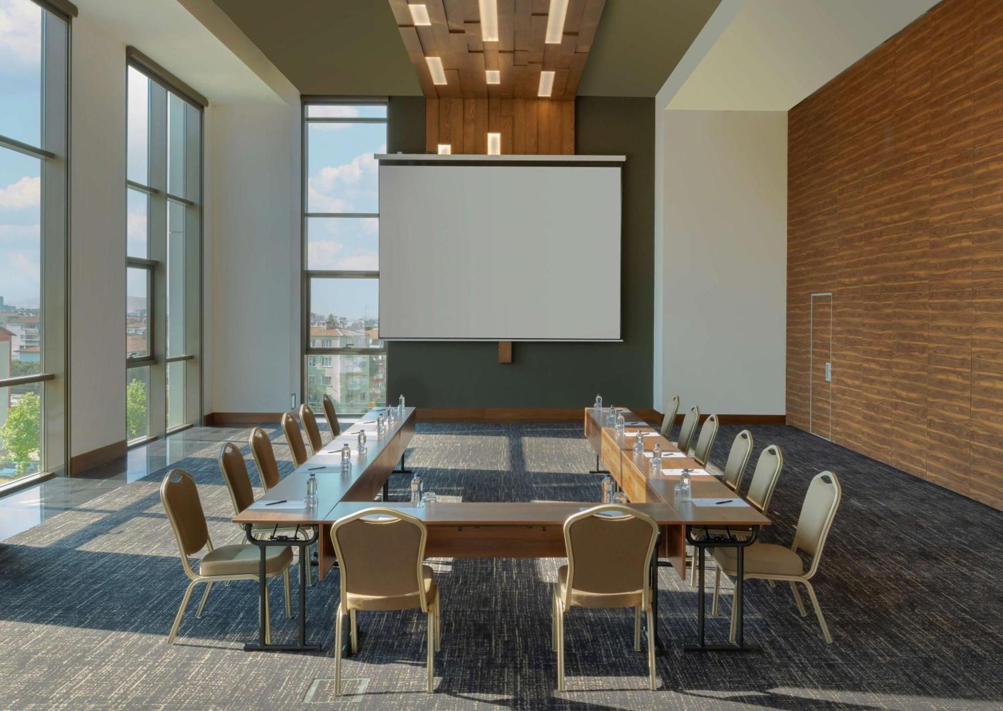 Doubletree By Hilton Manisa Hotell Exteriör bild