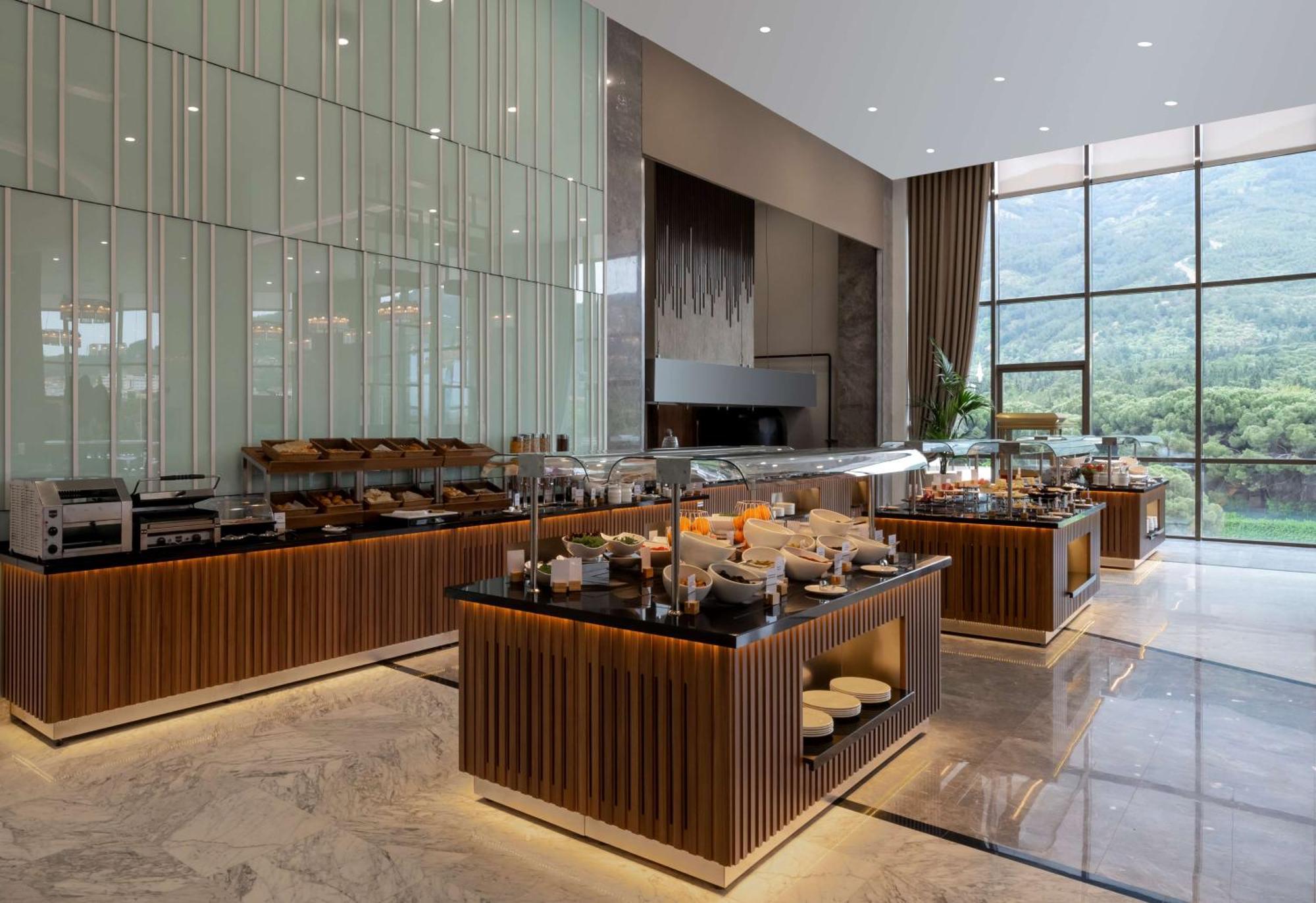 Doubletree By Hilton Manisa Hotell Exteriör bild