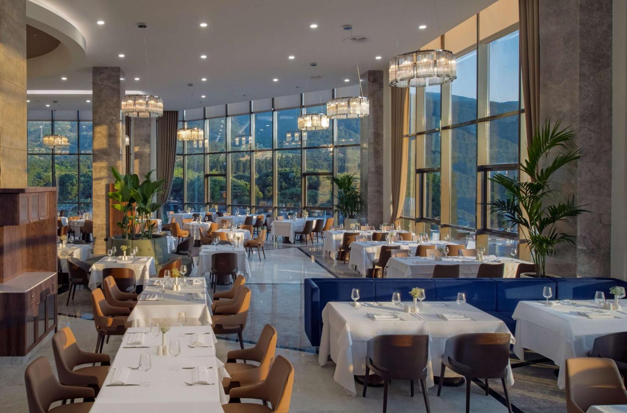 Doubletree By Hilton Manisa Hotell Exteriör bild