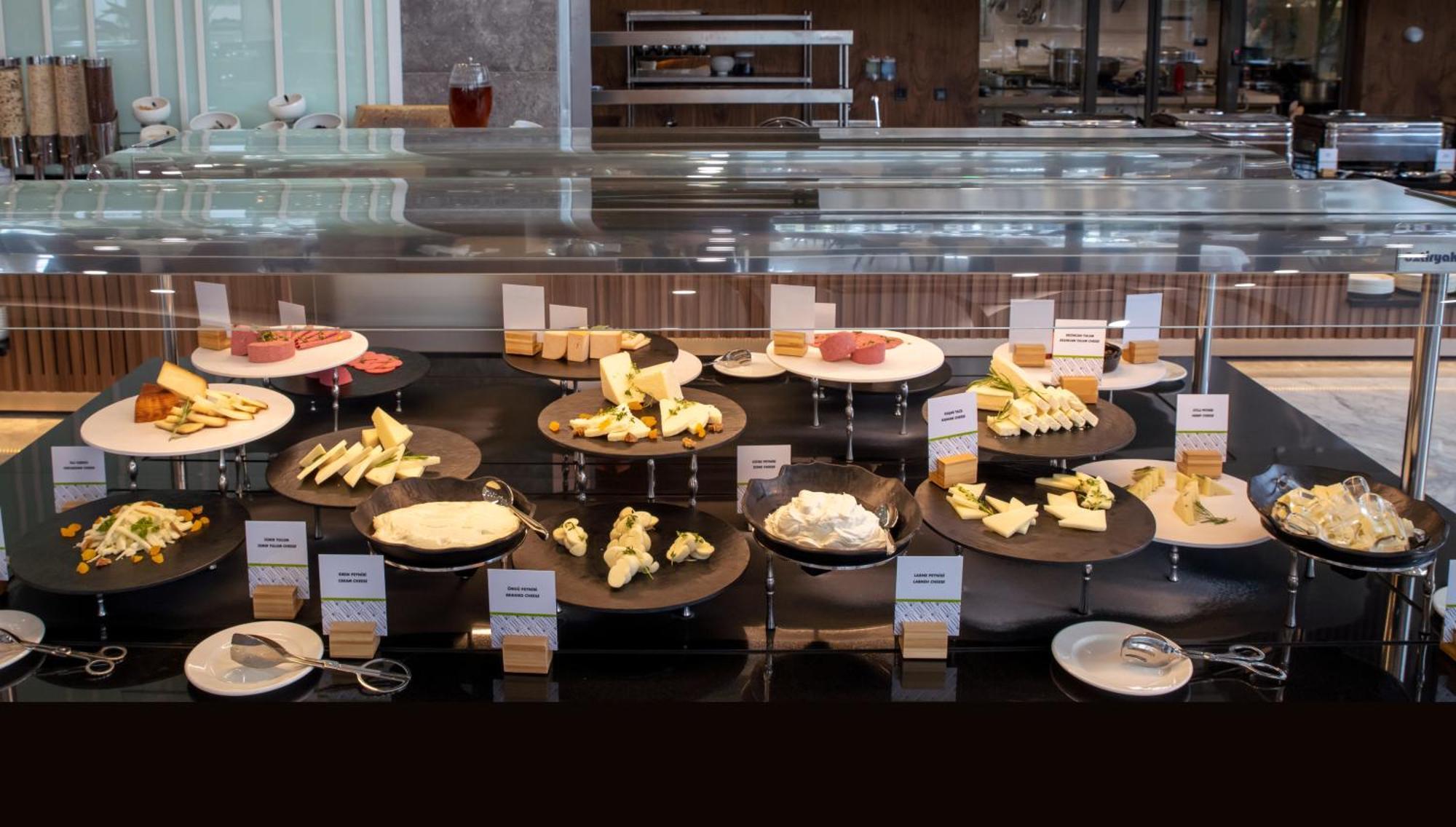 Doubletree By Hilton Manisa Hotell Exteriör bild