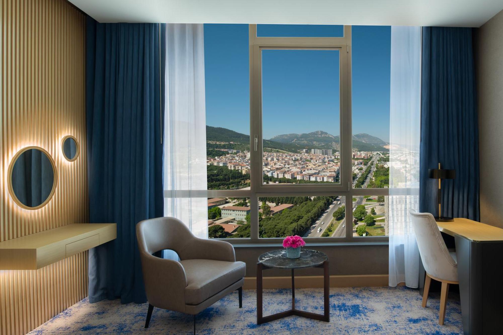 Doubletree By Hilton Manisa Hotell Exteriör bild